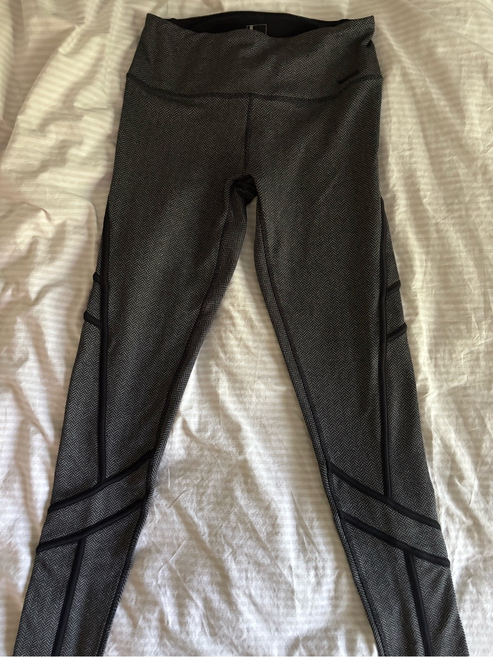 Mondetta Black & Gray Chevron High-Waist Leggings